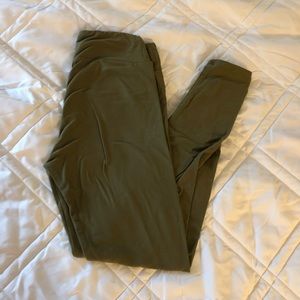 🎉🎉 BOGO Olive Green Lularoe Leggings